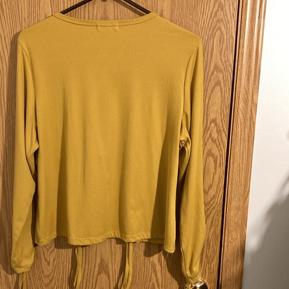 Full Circle Trends Top - Picture 2 of 3